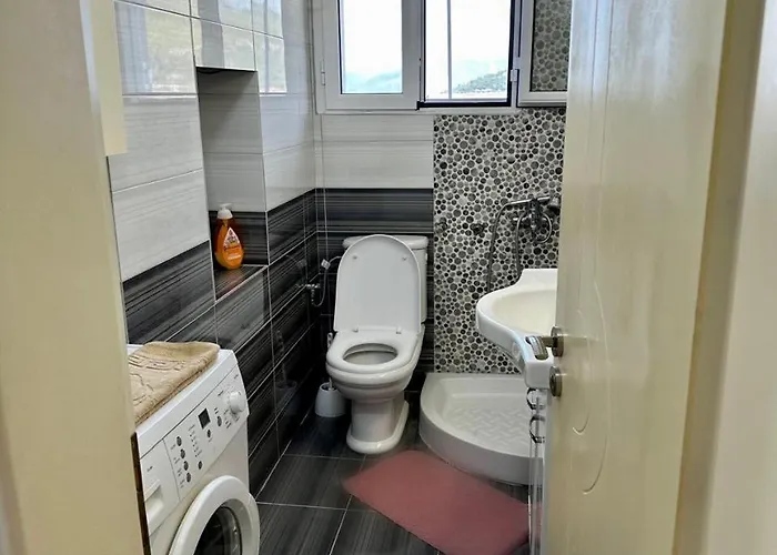 For Rent Piqeras, Sarande Piqeras